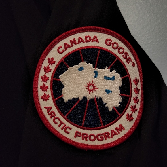 Canada Goose Tremblant Hoodie - Picture 9 of 10